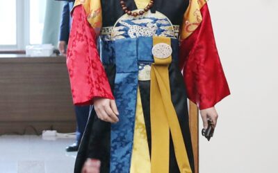 탁현민 ‘사또 옷’ 등장…국무회의에 한복 물결 [포착]
