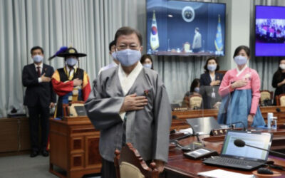 文대통령 ‘한복’입고 국무회의 주재 “한국 문화에 세계가 열광”
