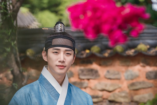‘옷소매 붉은 끝동’ 이준호 의상 경매…수익금 기부
