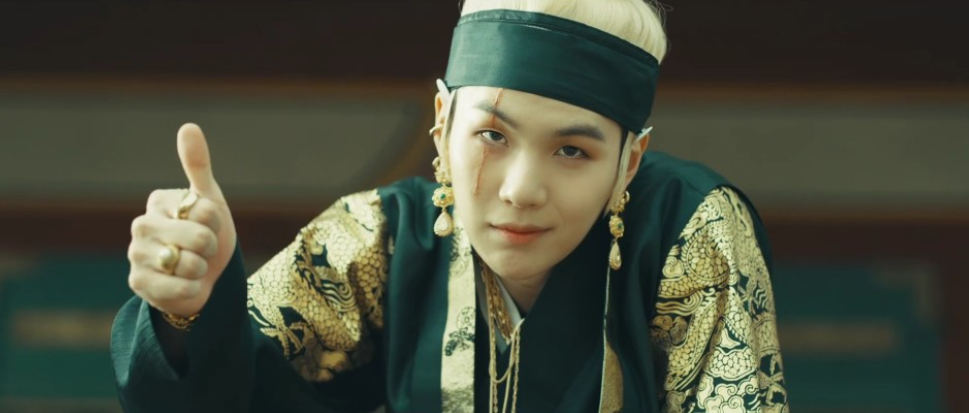 “이게 한복이란다” 방탄소년단 슈가도 한복 인증샷… 中 한복궤변에 대한 답장?