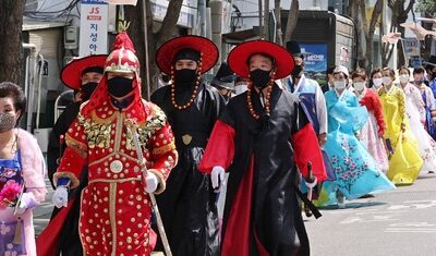 이순신 탄신일 기념 ‘전통 한복 퍼레이드’