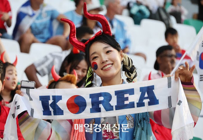 [포토] 한복 입고 대표팀 응원