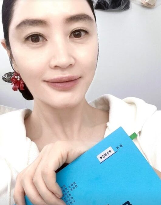 김혜수, 법복부터 한복까지 안 어울리는 게 뭐죠?