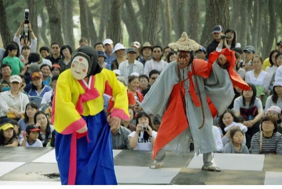 한국 탈춤, 유네스코 문화유산…북한 ‘평양랭면 풍습’도 등재