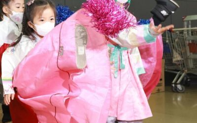 [포토] ‘한복 입고 전통놀이 제기차기’