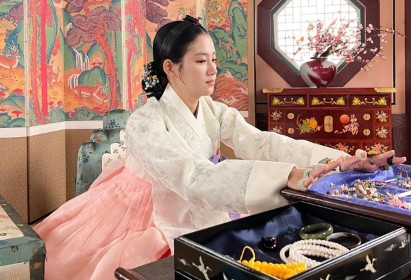 사극배우 ‘박주현’ 한복 속에 감춰진 반전 몸매 과시