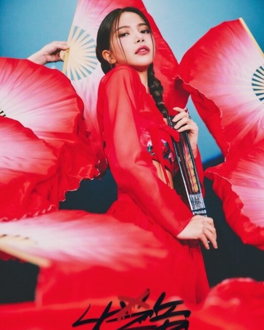 마마무+ 솔라, 고혹적 한복 콘셉트…한국의 美 매력 발산